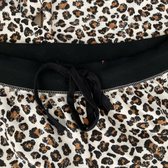 Splendid 2 piece jogger and sweater set - size M 🌻 - Picture 2 of 7